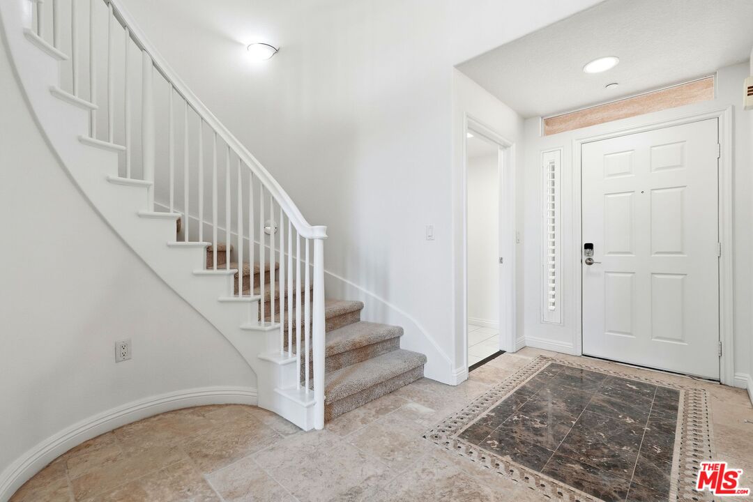 5831 Seawalk Dr Unit: 240