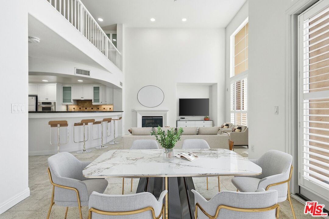 5831 Seawalk Dr Unit: 240