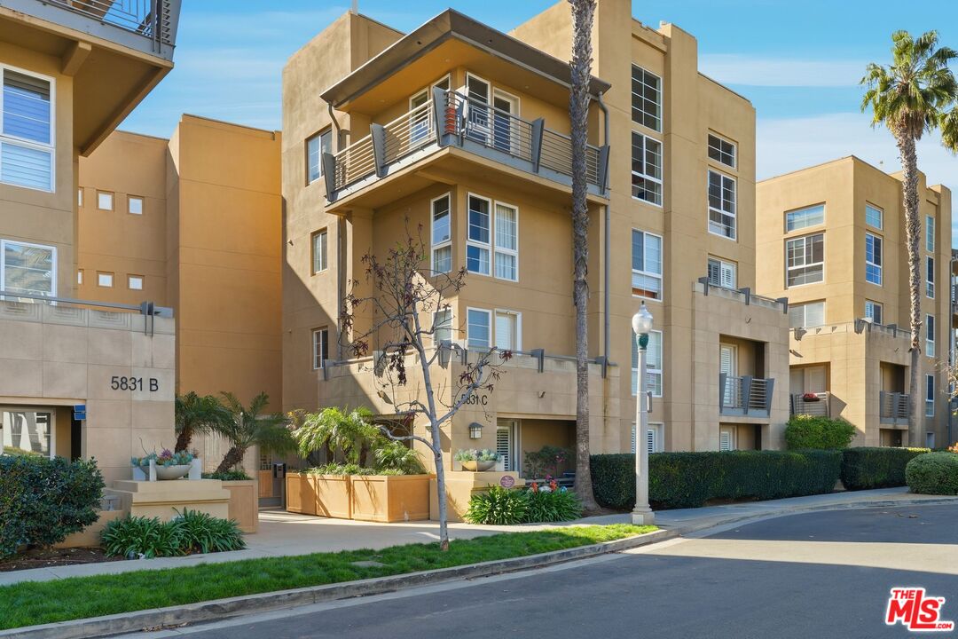 5831 Seawalk Dr Unit: 240