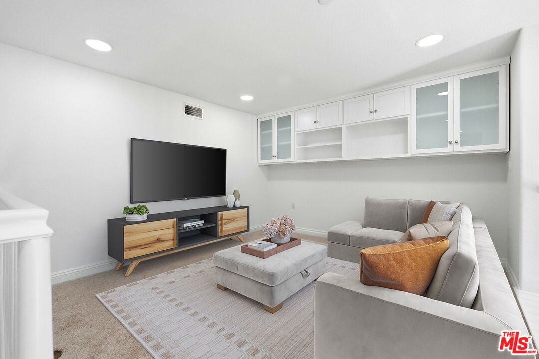 5831 Seawalk Dr Unit: 240