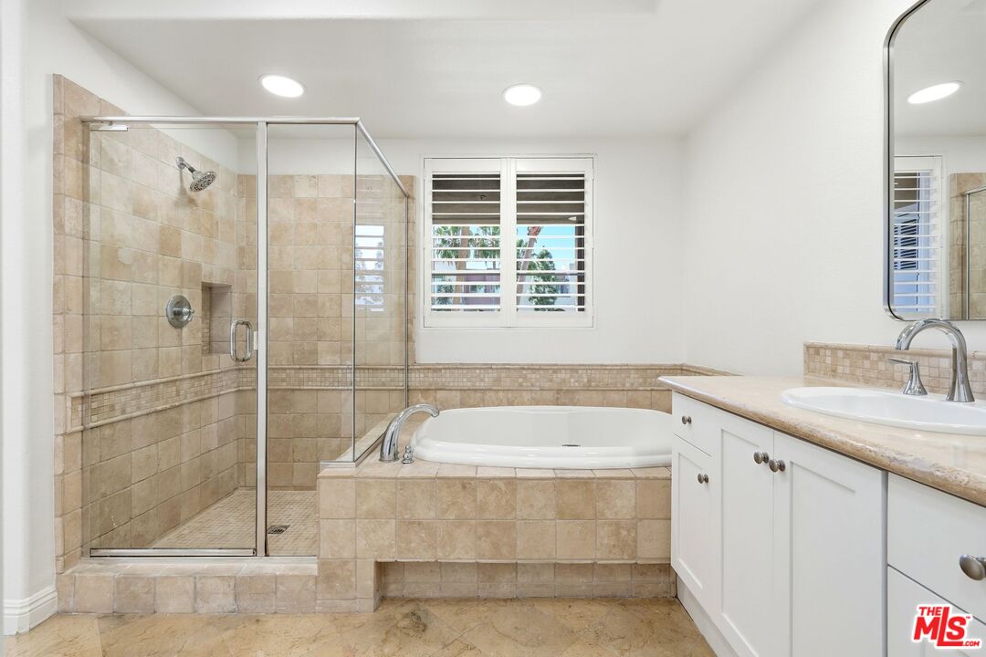 5831 Seawalk Dr Unit: 240