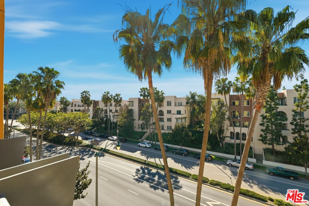 5831 Seawalk Dr Unit: 240