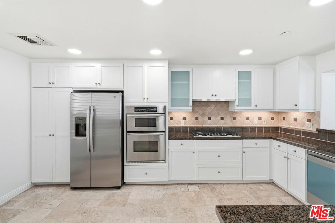 5831 Seawalk Dr Unit: 240