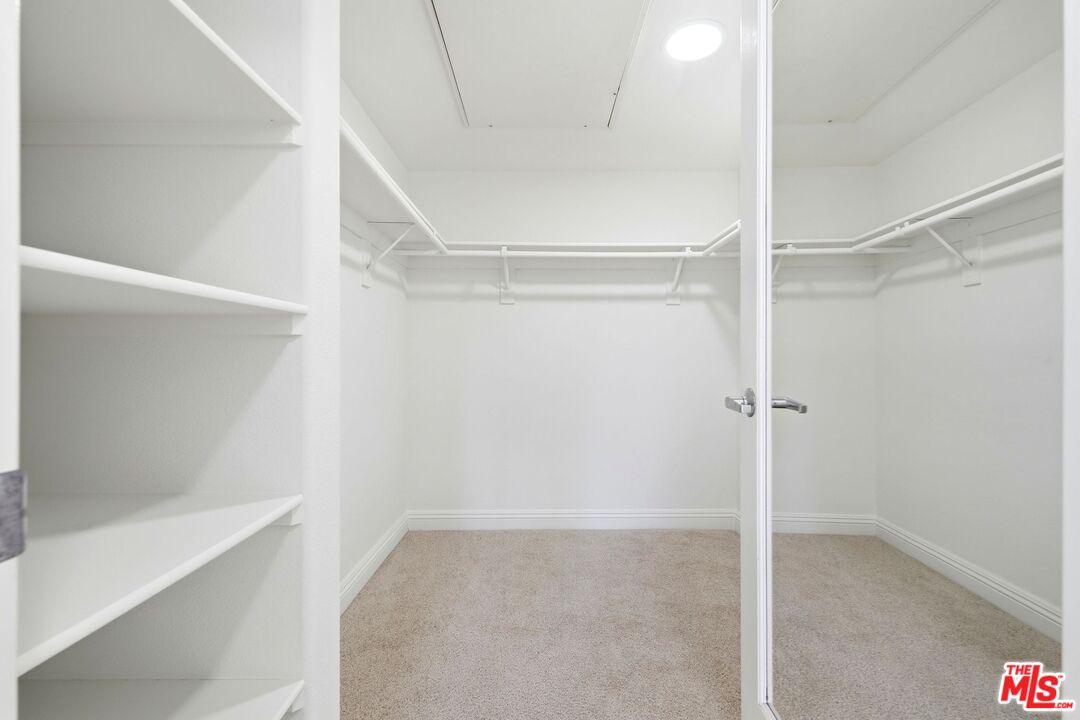 5831 Seawalk Dr Unit: 240