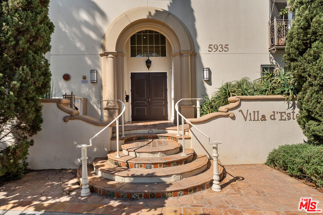 5935 Playa Vista Dr Unit: 113