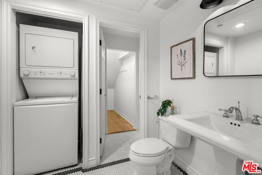 5935 Playa Vista Dr Unit: 113