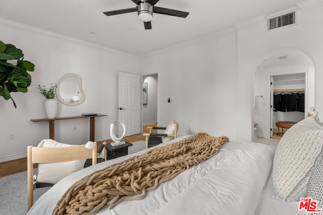 5935 Playa Vista Dr Unit: 113