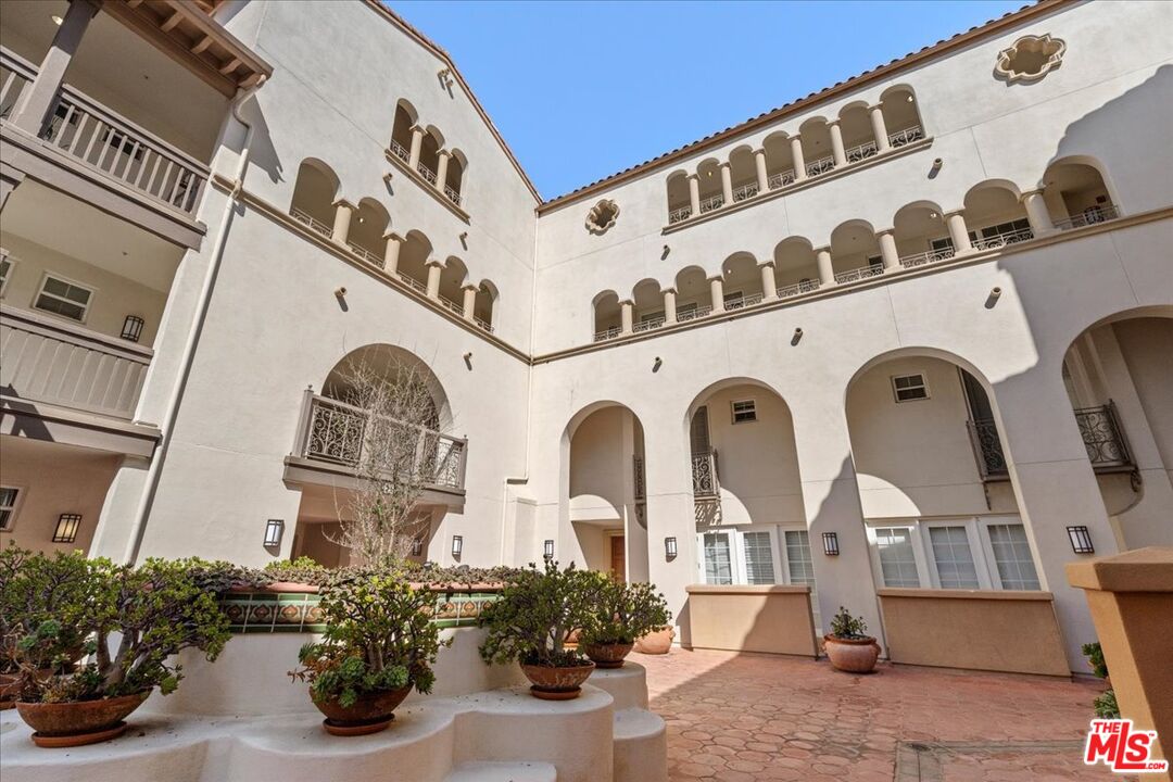 5935 Playa Vista Dr Unit: 113