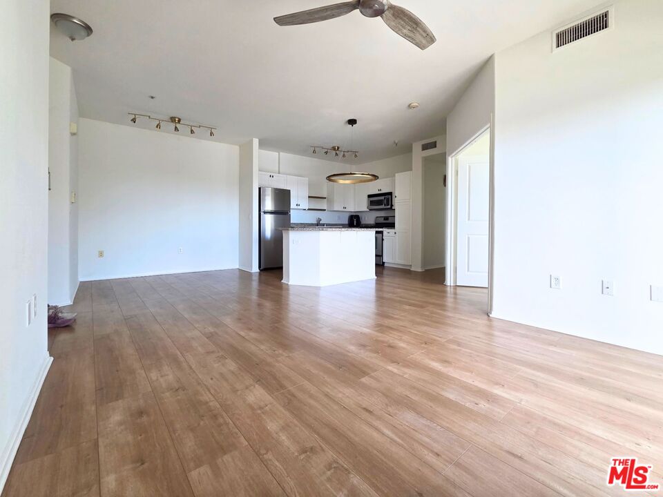 100 S Alameda St Unit: 455