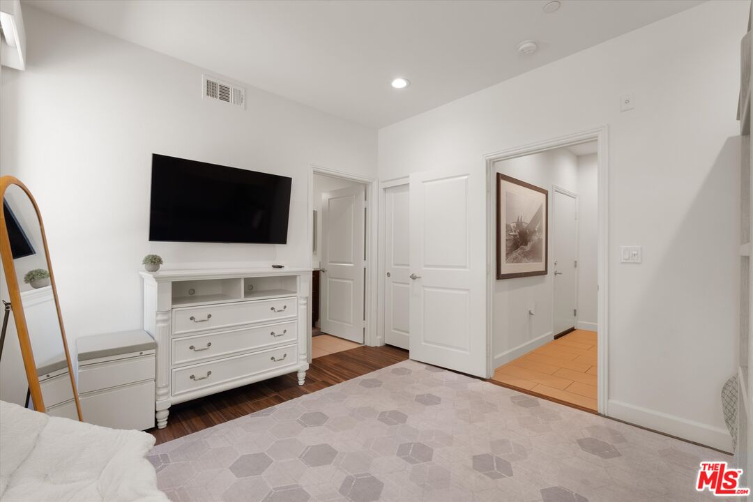 12883 Runway Rd Unit: 1