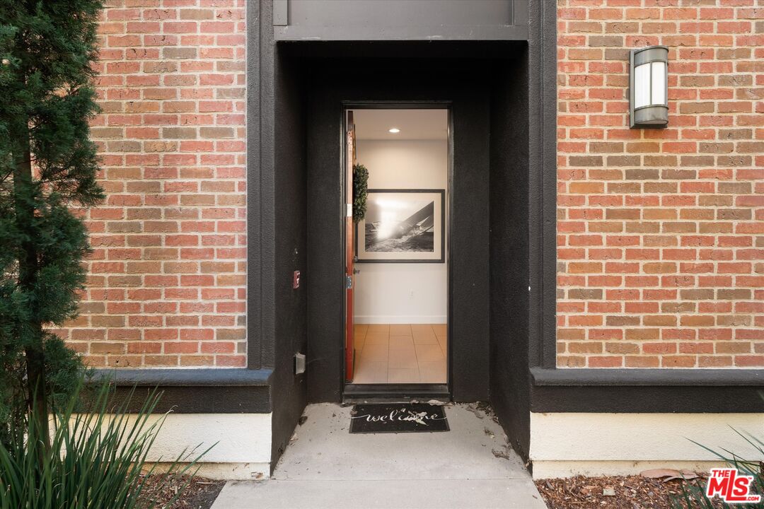 12883 Runway Rd Unit: 1