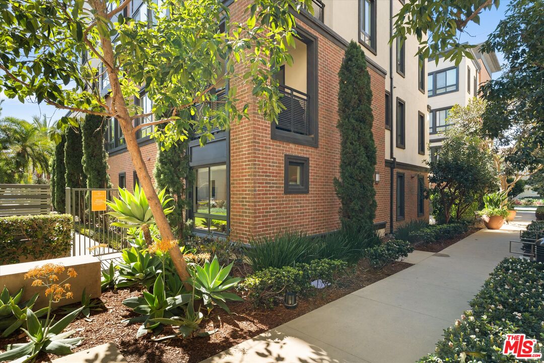 12883 Runway Rd Unit: 1