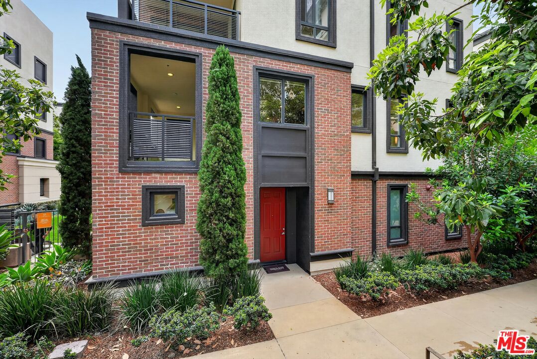 12883 Runway Rd Unit: 1