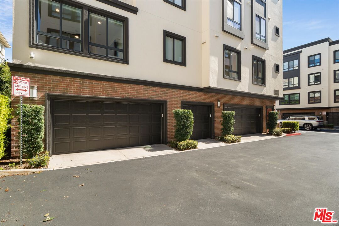 12883 Runway Rd Unit: 1