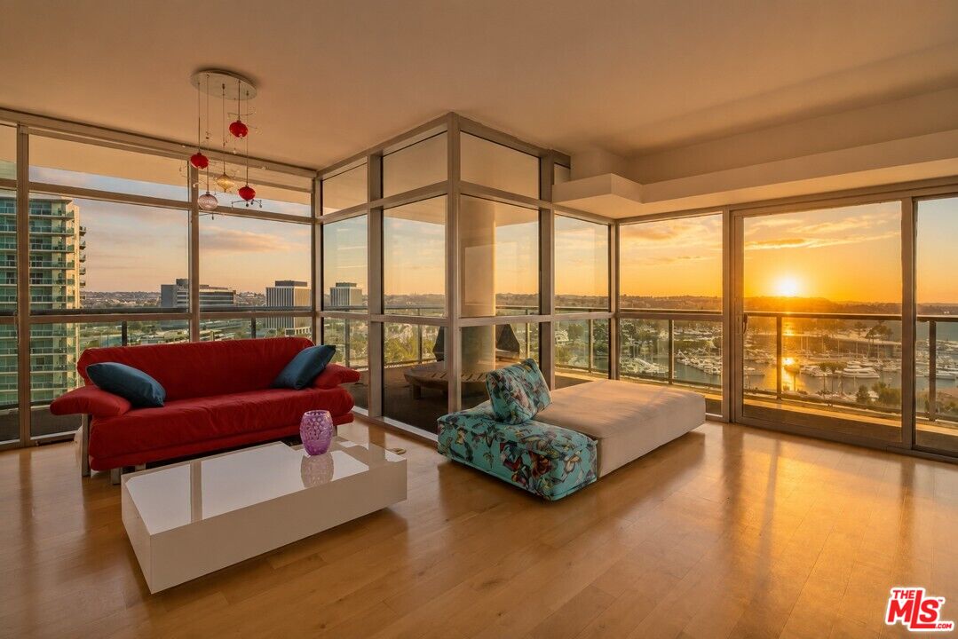 13700 Marina Pointe Dr Unit: 1401