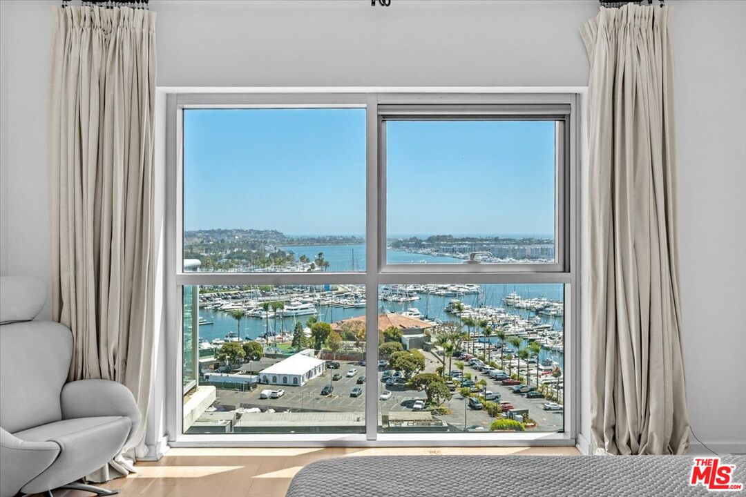 13700 Marina Pointe Dr Unit: 1401