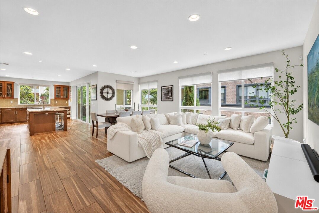 12883 Runway Rd Unit: 1