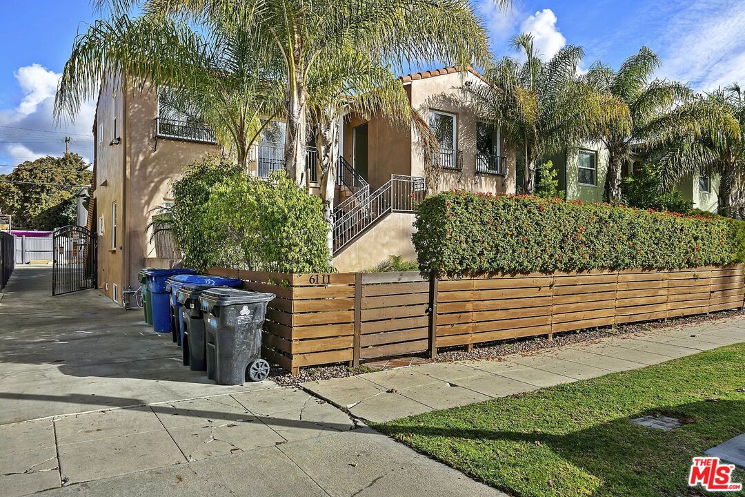6113 Cashio St