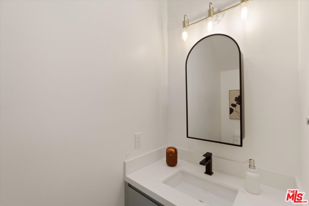 3961 Tilden Ave Unit: 3
