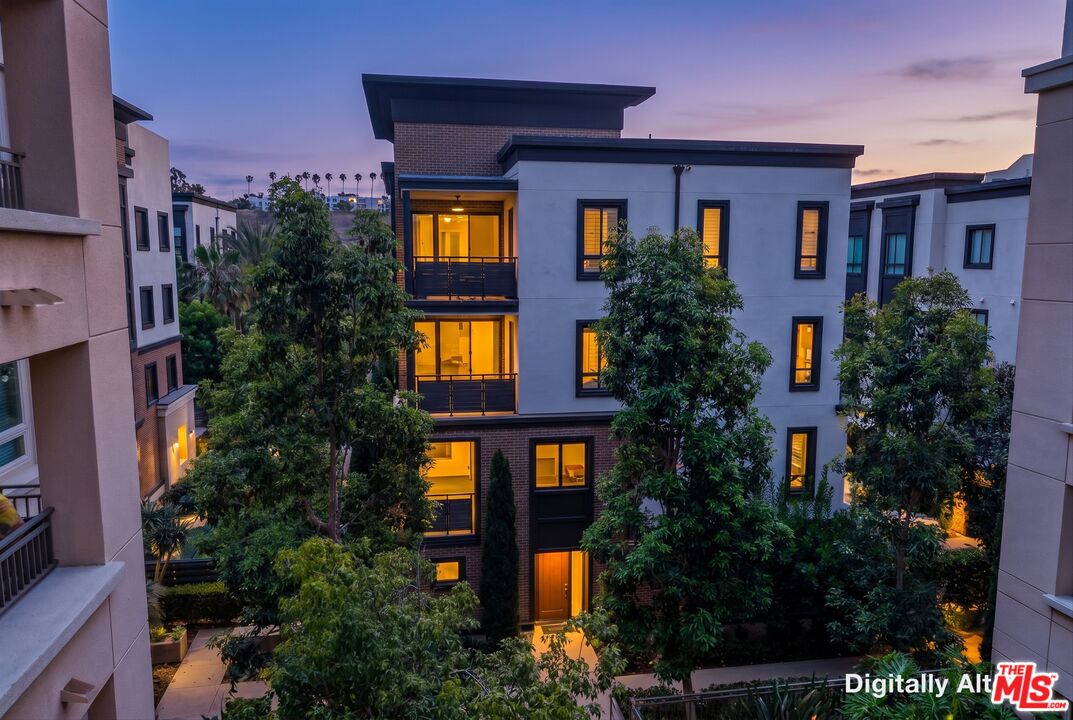12883 Runway Rd Unit: 1