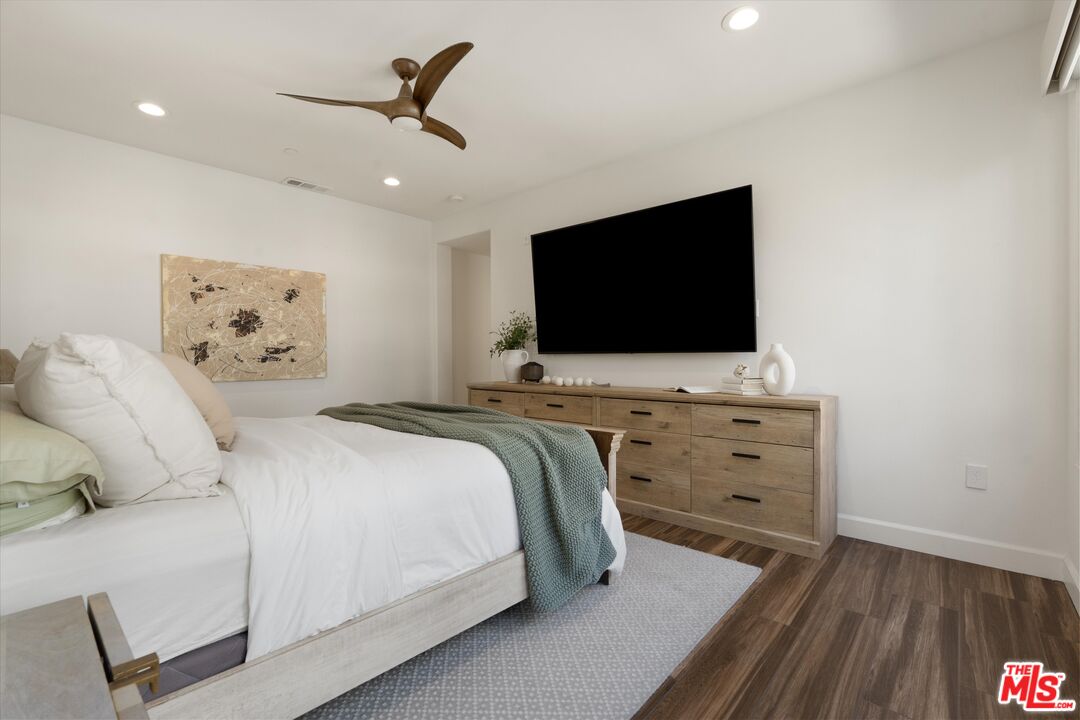 12883 Runway Rd Unit: 1