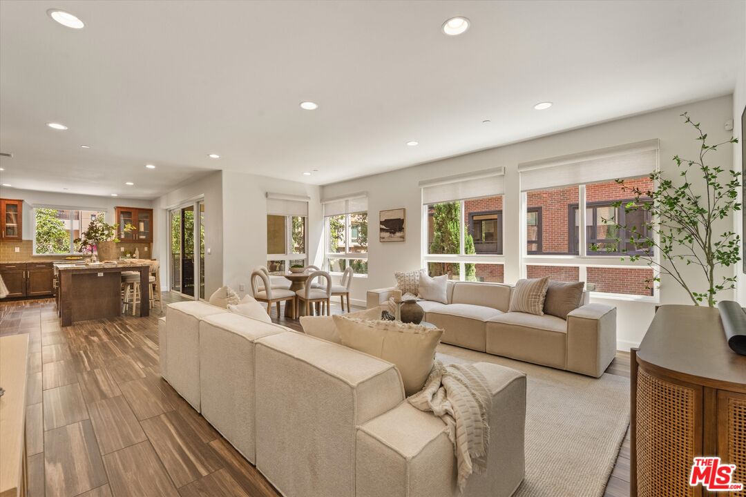 12883 Runway Rd Unit: 1