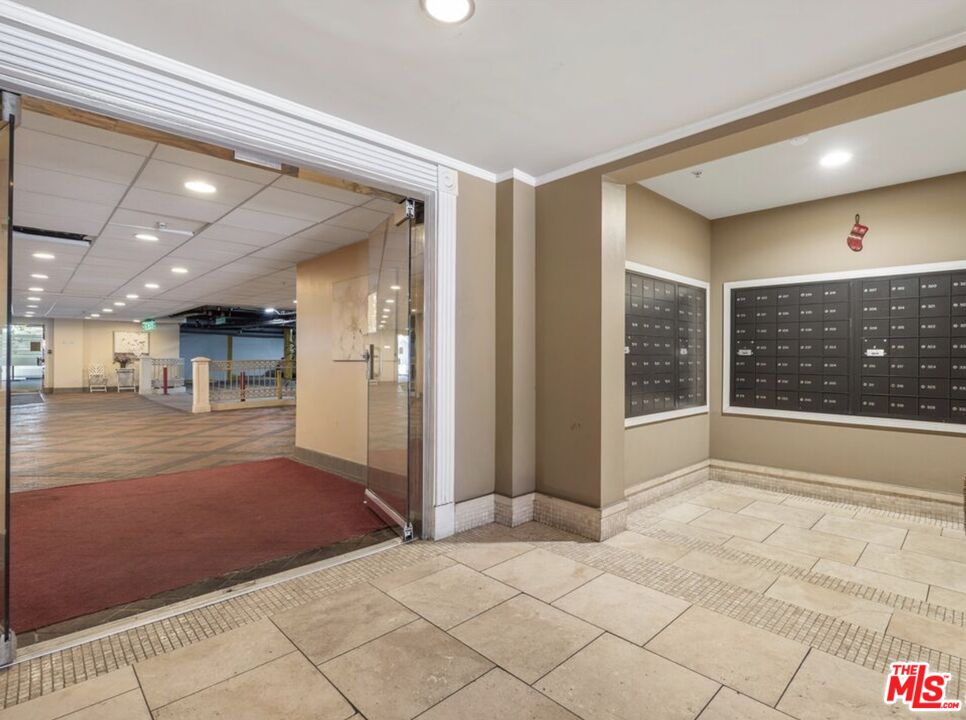 620 S Gramercy Pl Unit: 122