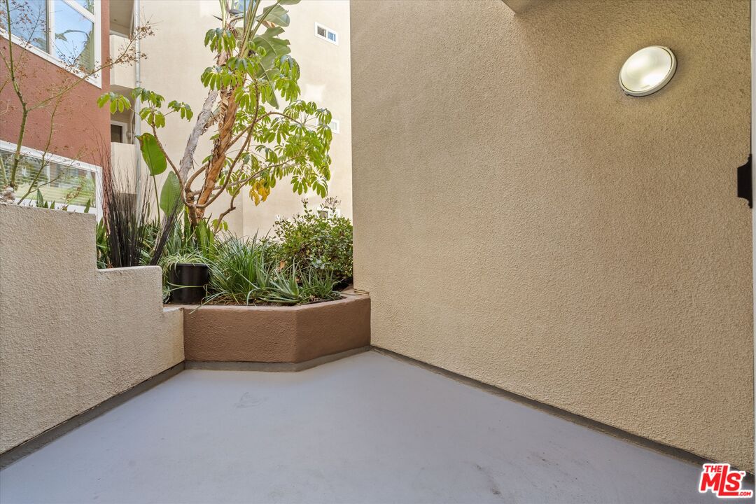 620 S Gramercy Pl Unit: 122