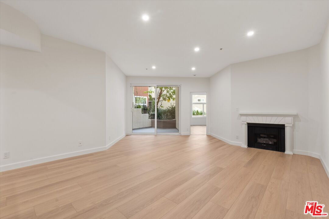 620 S Gramercy Pl Unit: 122