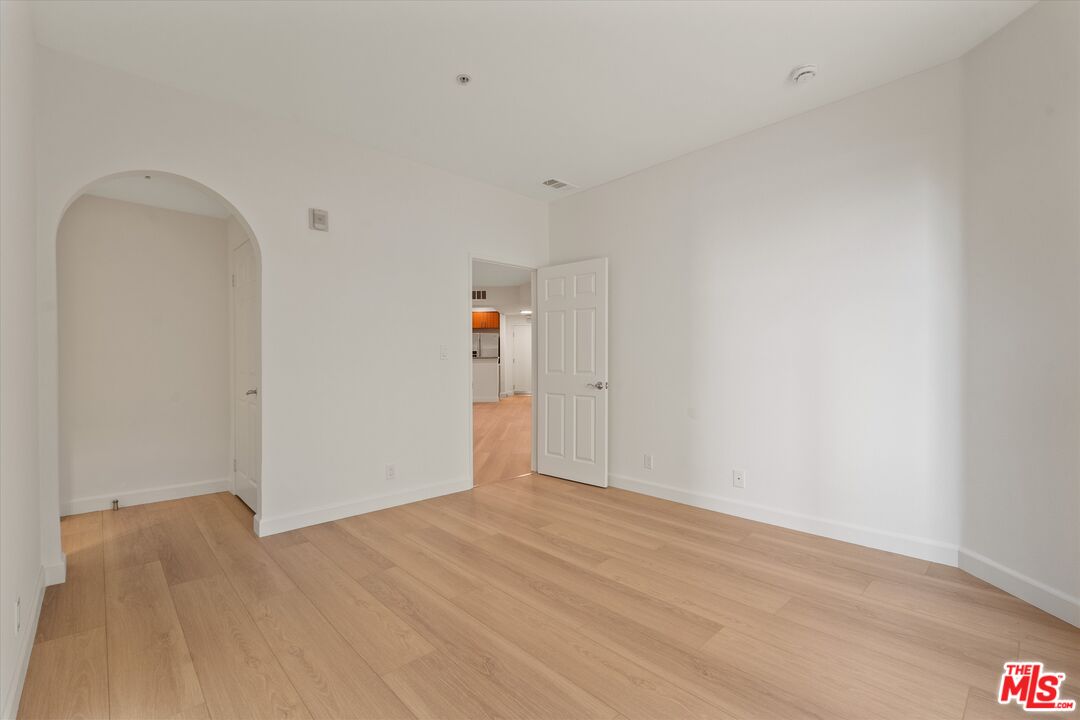 620 S Gramercy Pl Unit: 122