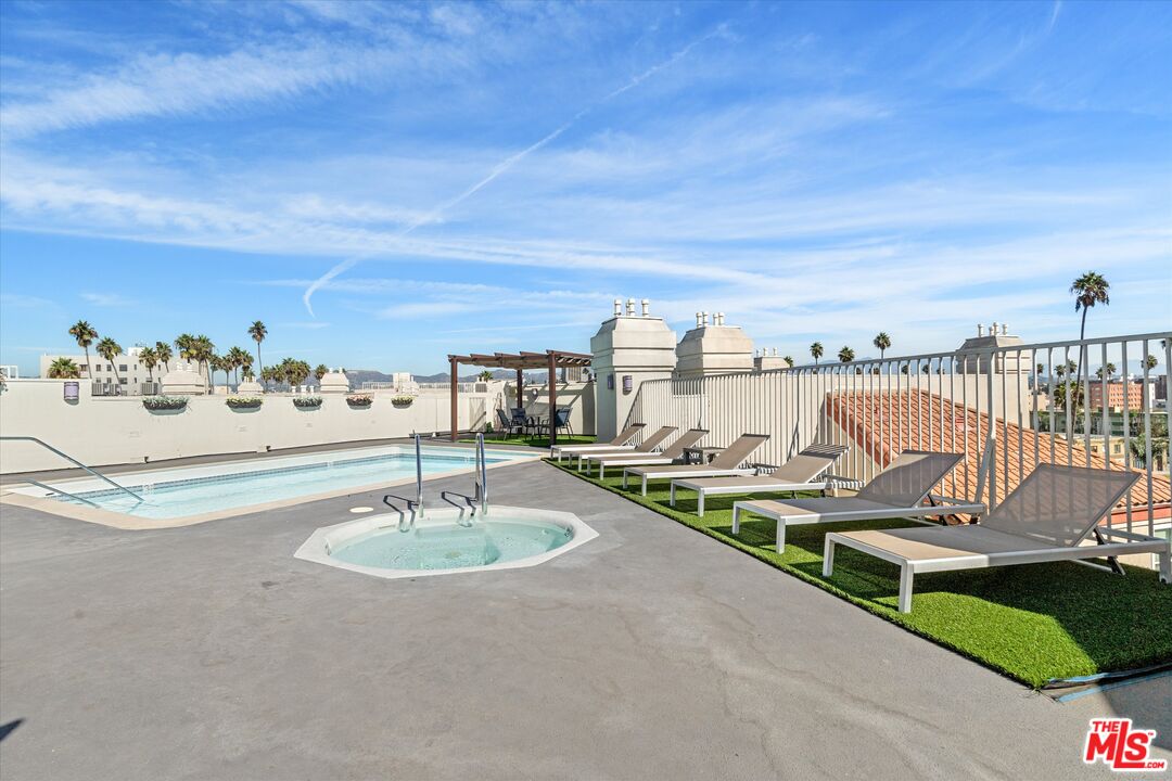 620 S Gramercy Pl Unit: 122
