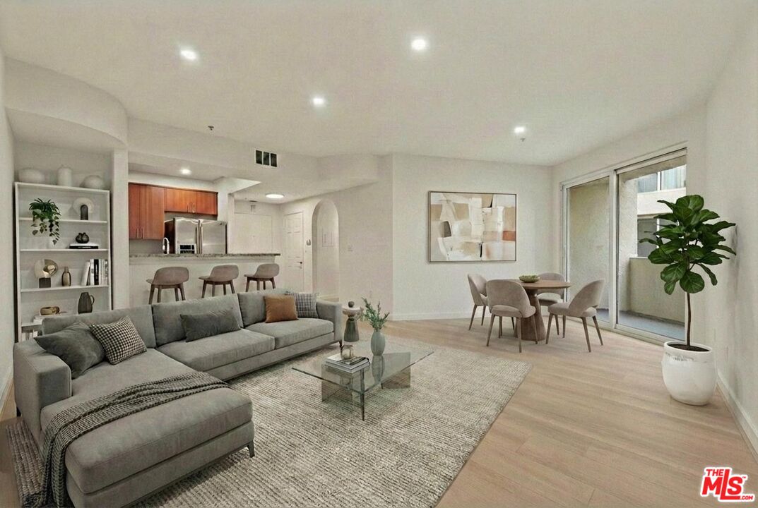 620 S Gramercy Pl Unit: 122
