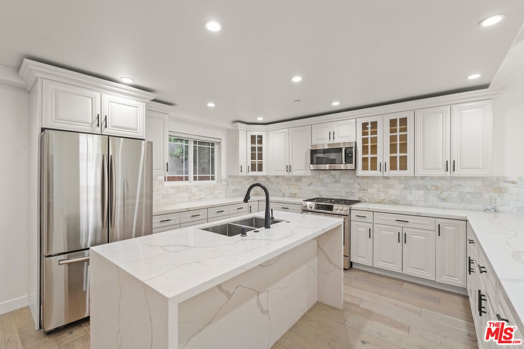 5019 Maplewood Ave Unit: 101