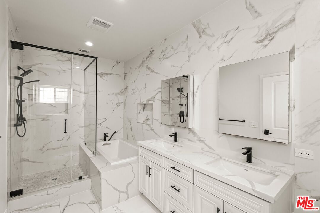 5019 Maplewood Ave Unit: 101
