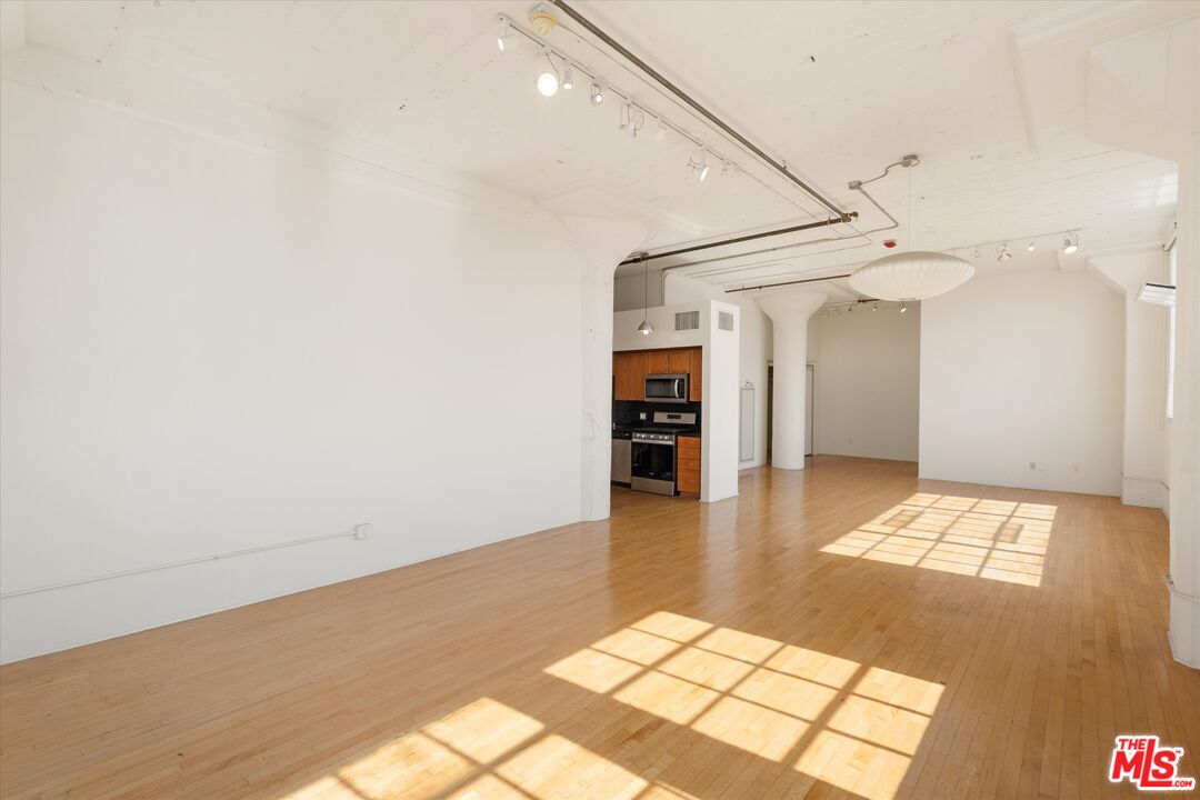 420 S San Pedro St Unit: 519