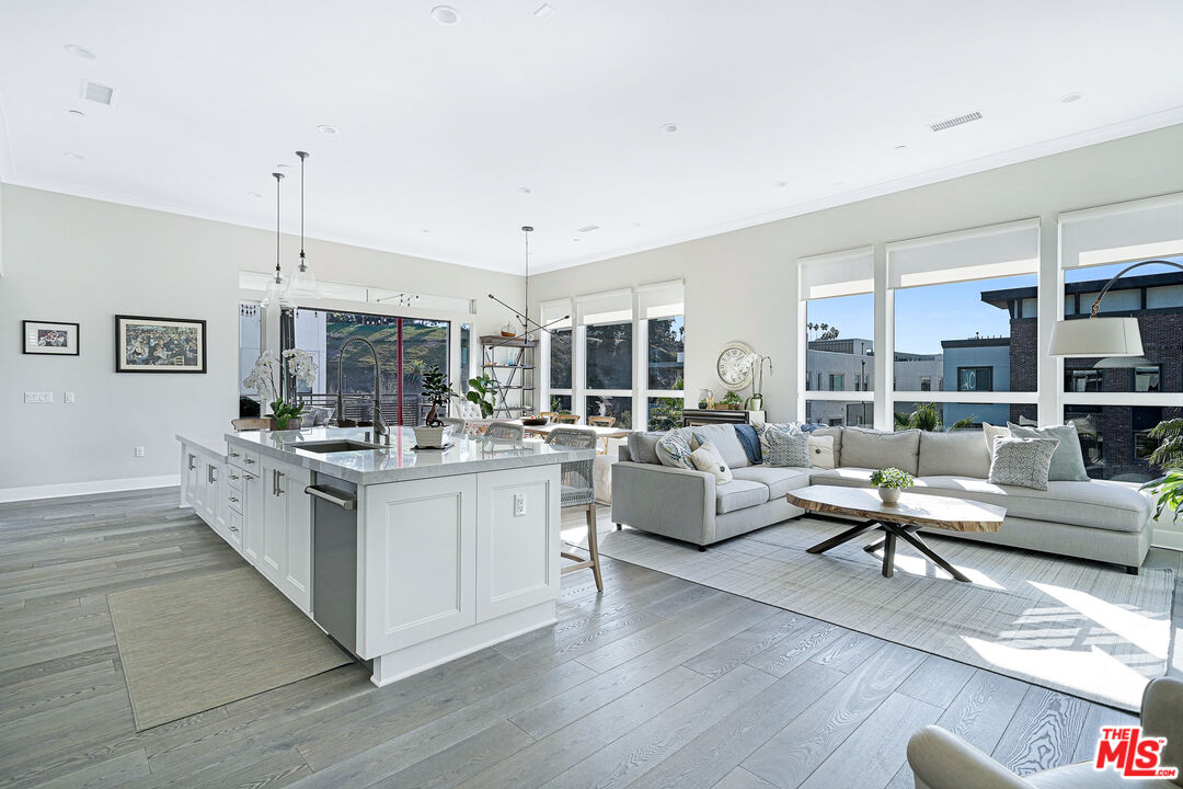 5827 Meadowlark PL Unit: 3