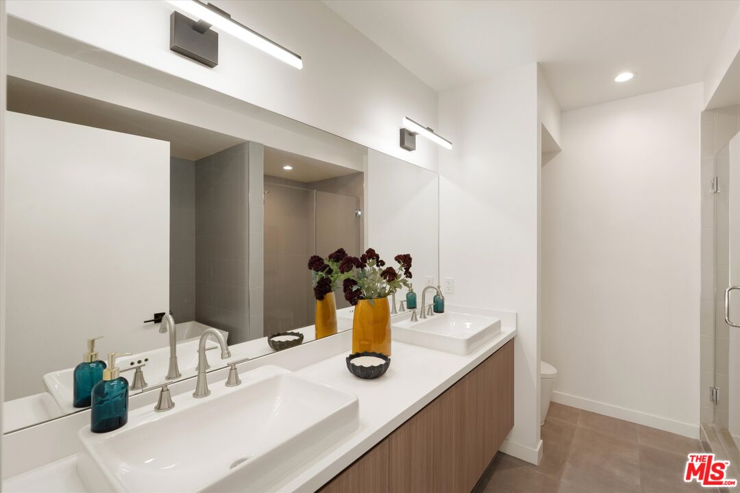 3961 Tilden Ave Unit: 3