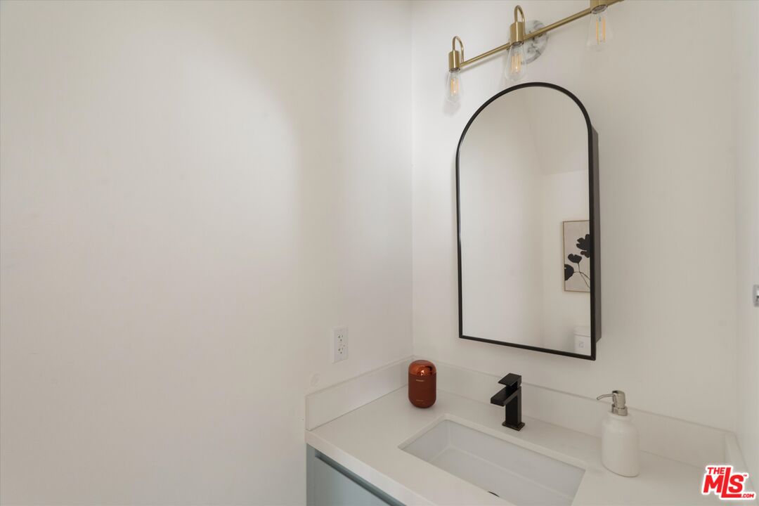 3961 Tilden Ave Unit: 3