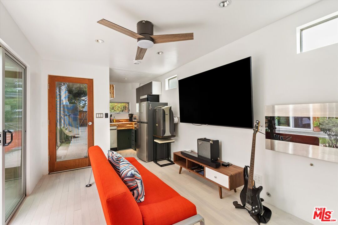 8885 Carson St