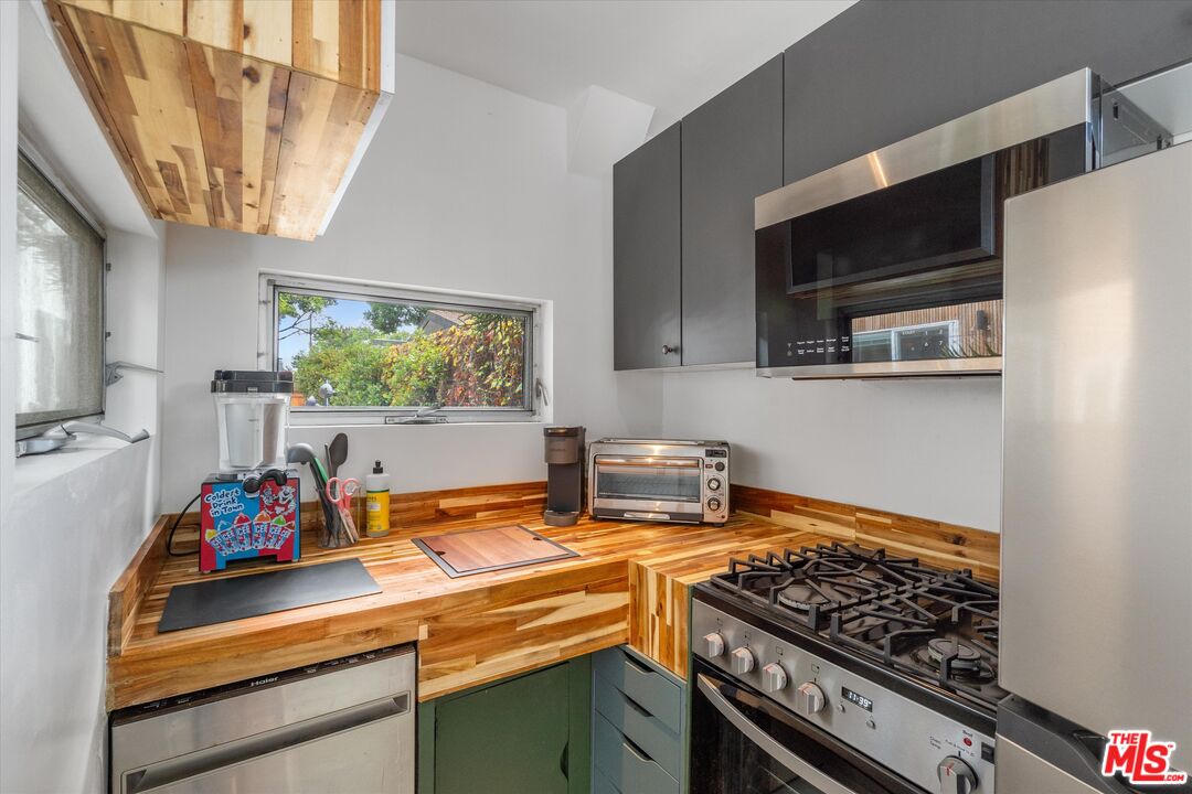 8885 Carson St