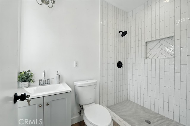 3031 Vineyard AVE Unit: 2