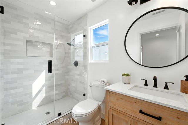 3031 Vineyard AVE Unit: 2