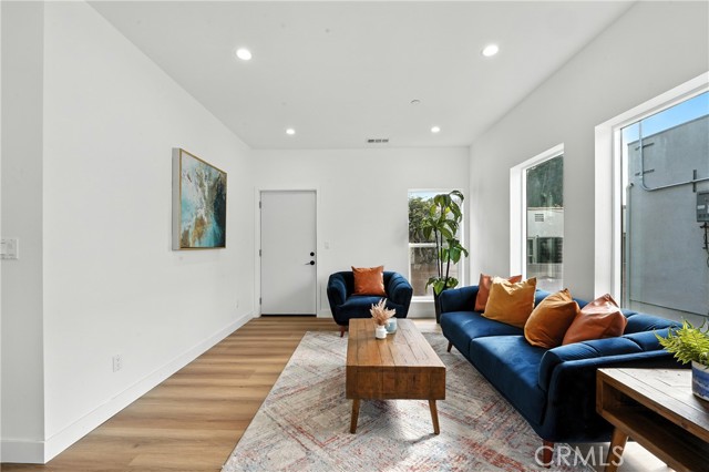 3031 Vineyard AVE Unit: 2