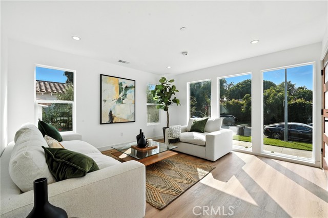 3031 Vineyard AVE Unit: 2