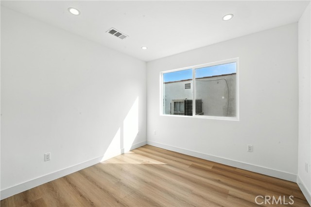 3031 Vineyard AVE Unit: 2