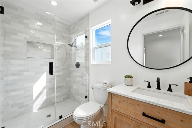 3031 Vineyard AVE Unit: 2