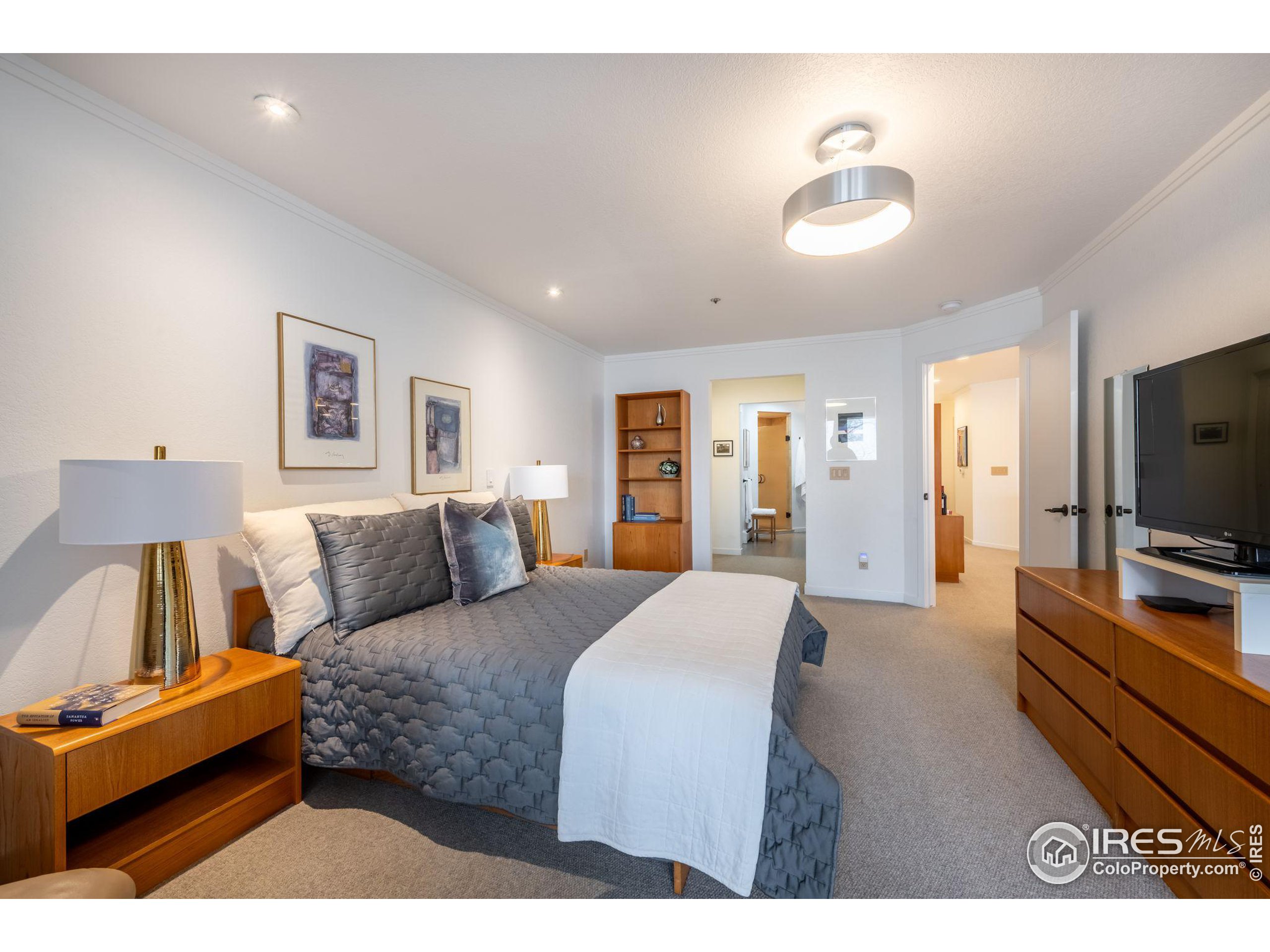 315 Arapahoe Ave 203