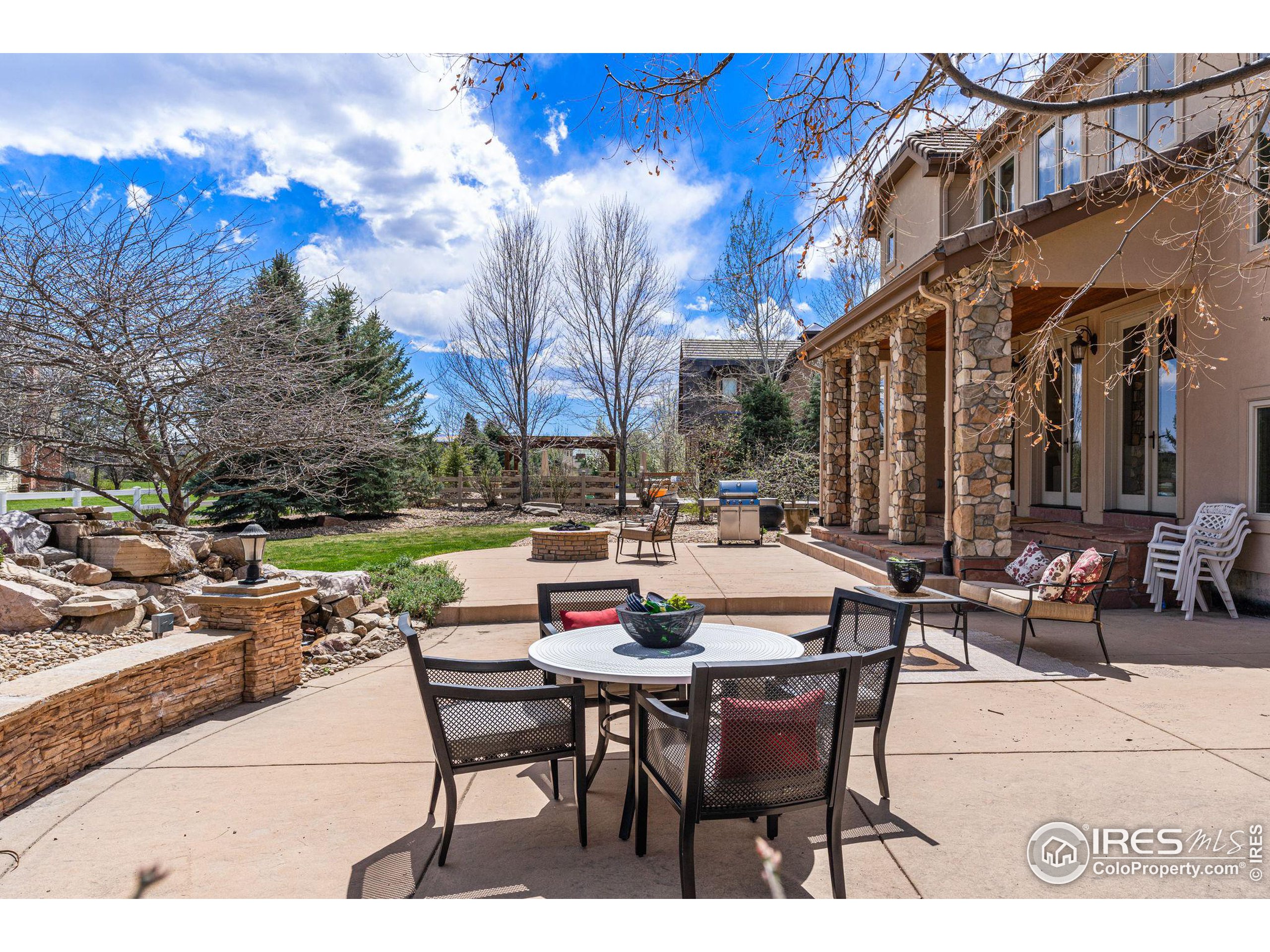 2112 Summerlin Dr