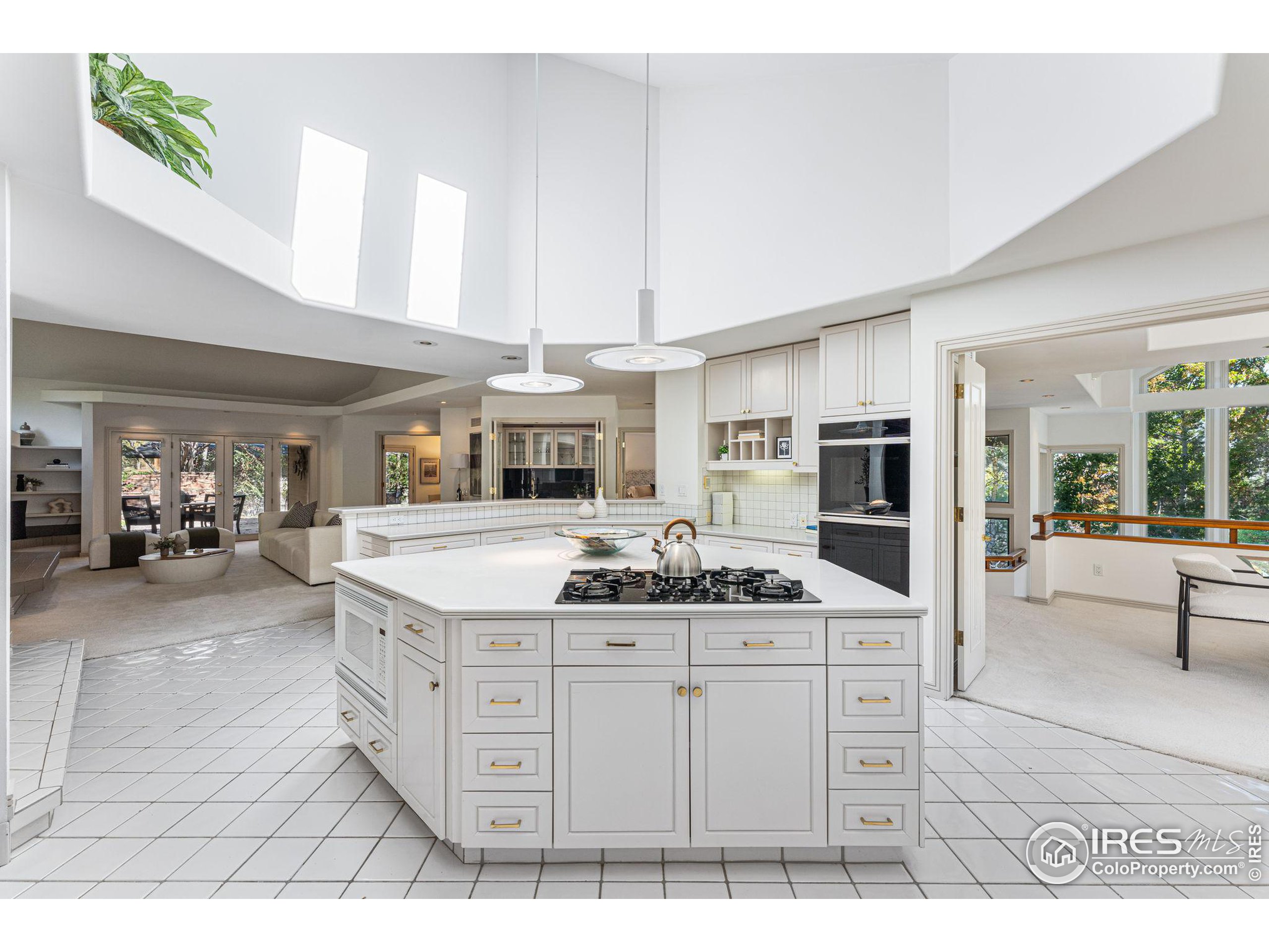 2235 Knollwood Dr