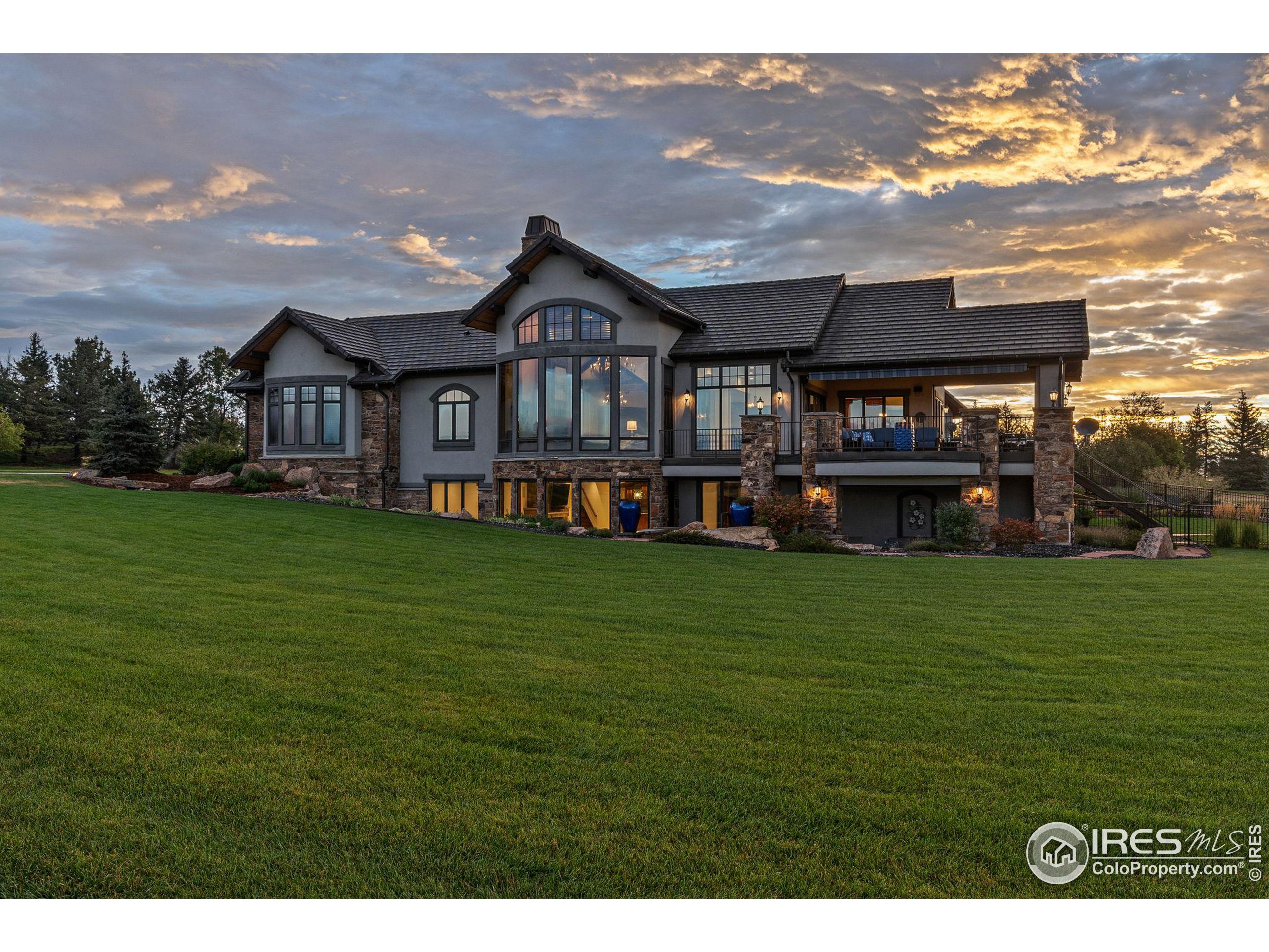 9545 Crystal Ln